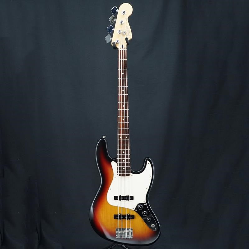 Used_Highway_One_Jazz_Bass_(3-Color_Sunburst)_03