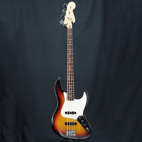 Used_Highway_One_Jazz_Bass_(3-Color_Sunburst)_03