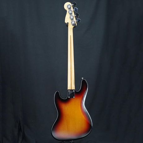 Used_Highway_One_Jazz_Bass_(3-Color_Sunburst)_04