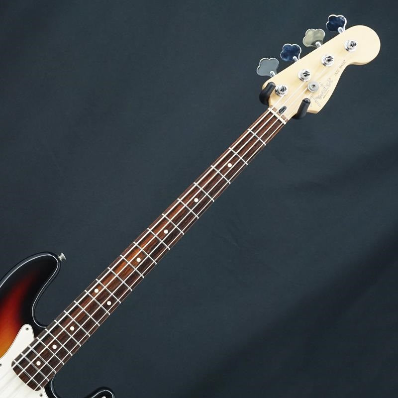 Used_Highway_One_Jazz_Bass_(3-Color_Sunburst)_05