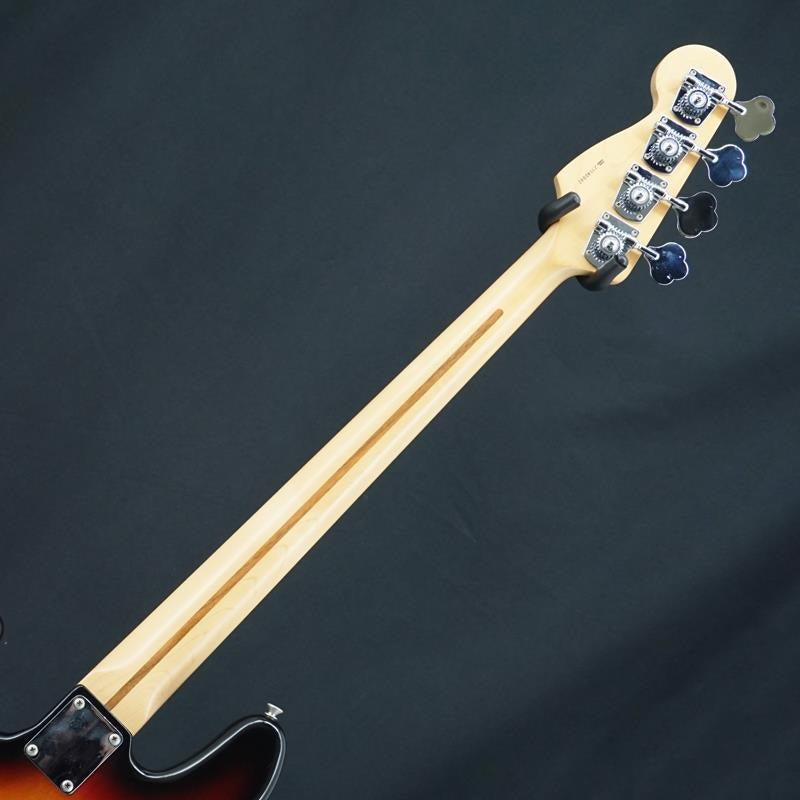 Used_Highway_One_Jazz_Bass_(3-Color_Sunburst)_06