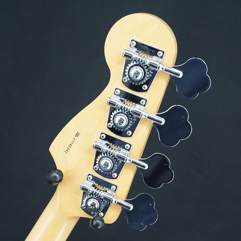 Used_Highway_One_Jazz_Bass_(3-Color_Sunburst)_08