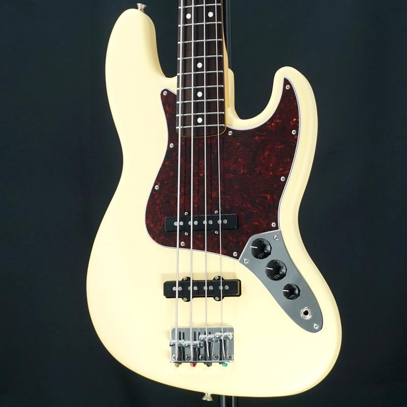Used_Junior_Collection_Jazz_Bass_(Satin_Vintage_White)_01
