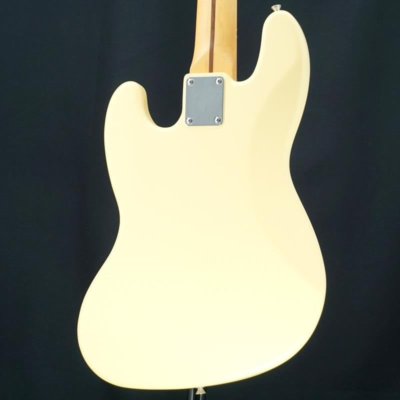 Used_Junior_Collection_Jazz_Bass_(Satin_Vintage_White)_02
