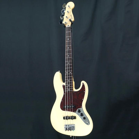 Used_Junior_Collection_Jazz_Bass_(Satin_Vintage_White)_03