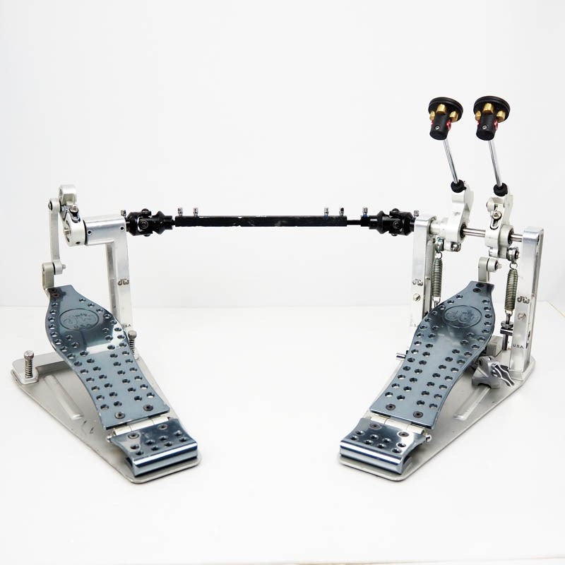 Used_Price_Reduced!_DW-MDD2_[Machine_Direct_Drive___Double_Bass_Drum_Pedals]_[Case_Included]_01