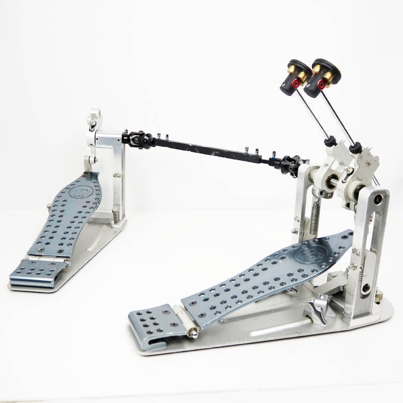 Used_Price_Reduced!_DW-MDD2_[Machine_Direct_Drive___Double_Bass_Drum_Pedals]_[Case_Included]_02