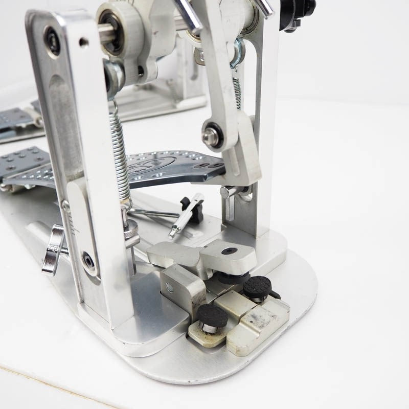 Used_Price_Reduced!_DW-MDD2_[Machine_Direct_Drive___Double_Bass_Drum_Pedals]_[Case_Included]_05