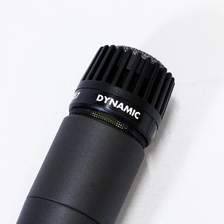 Used_Shure_SM57-LC_(classic_dynamic_microphone)_(a_staple_for_instrument_and_guitar_recording)_02