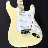 Used_Traditional_70s_Stratocaster_(Vintage_White_Maple)_01
