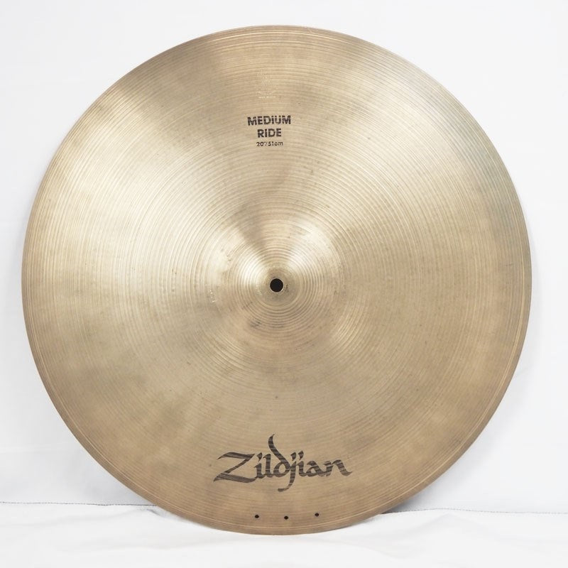 Used_Zildjian_Medium_Ride_20_[2458g]_with_rivet_holes_01