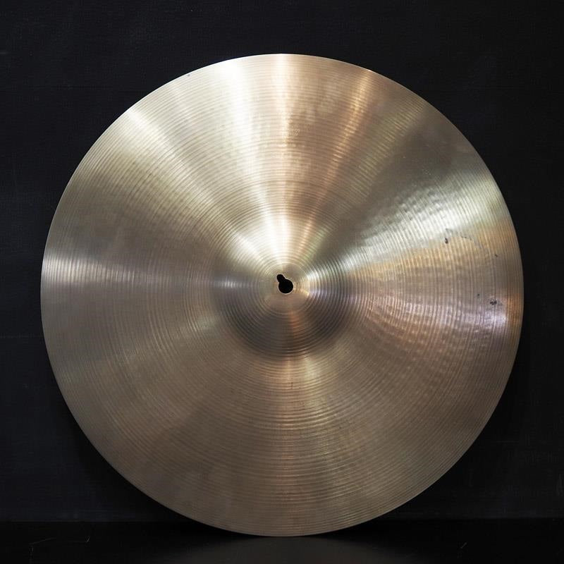 VINTAGE_60s_Zildjian_Crash_18_[1586g_with_keyhole]_01