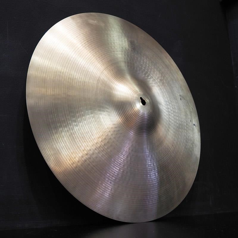 VINTAGE_60s_Zildjian_Crash_18_[1586g_with_keyhole]_02