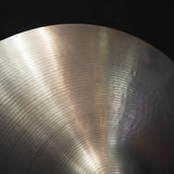 VINTAGE_60s_Zildjian_Crash_18_[1586g_with_keyhole]_03