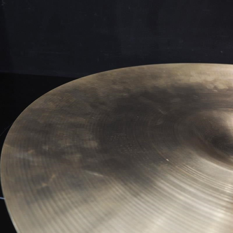 VINTAGE_60s_Zildjian_Crash_18_[1586g_with_keyhole]_11