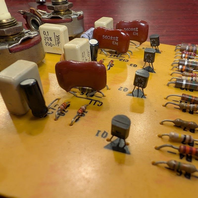 VINTAGE_Big_Muff_Pi_Version_3_OFF-ON_Switch_Black_Line_'76_06