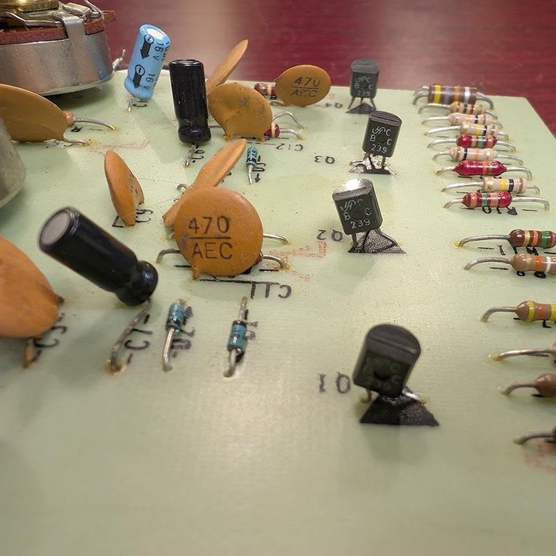 VINTAGE_Big_Muff_Pi_Version_3_OFF-ON_Switch_Black_Line_'77_06