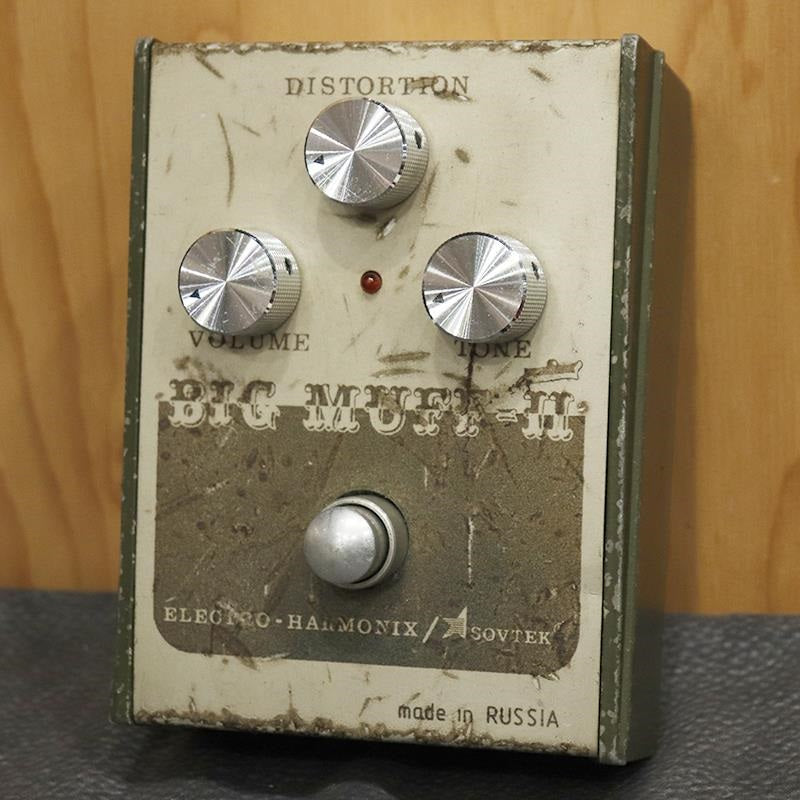 VINTAGE_Big_Muff_Pi_Version_7_Civil_War_early90's_Green_Bottom_01