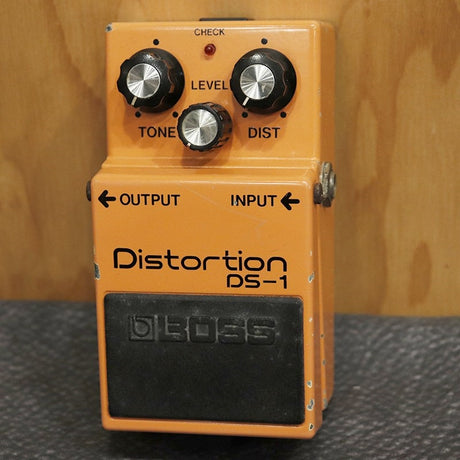VINTAGE_DS-1_Distortion_'81_Long_Dash_Black_Screw_01
