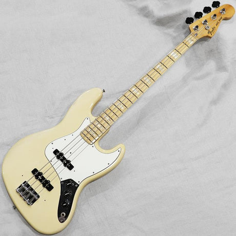 VINTAGE_Jazz_Bass_'79_OlympicWhite_M_01