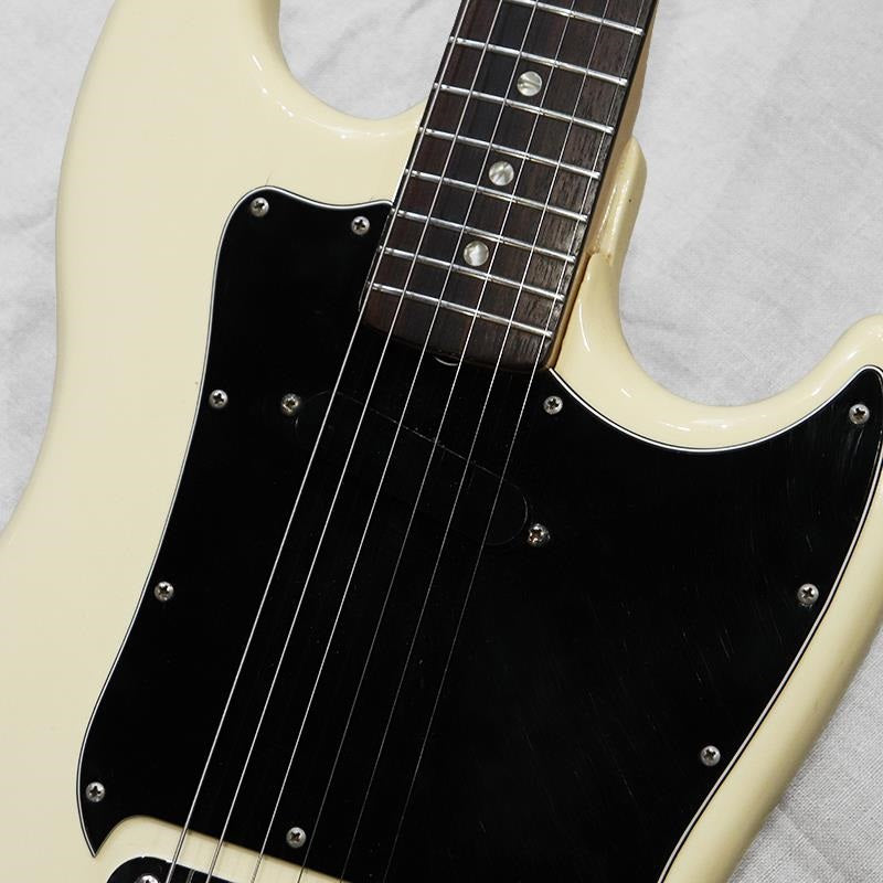 VINTAGE_Musicmaster_'78_OlympicWhite_R_05