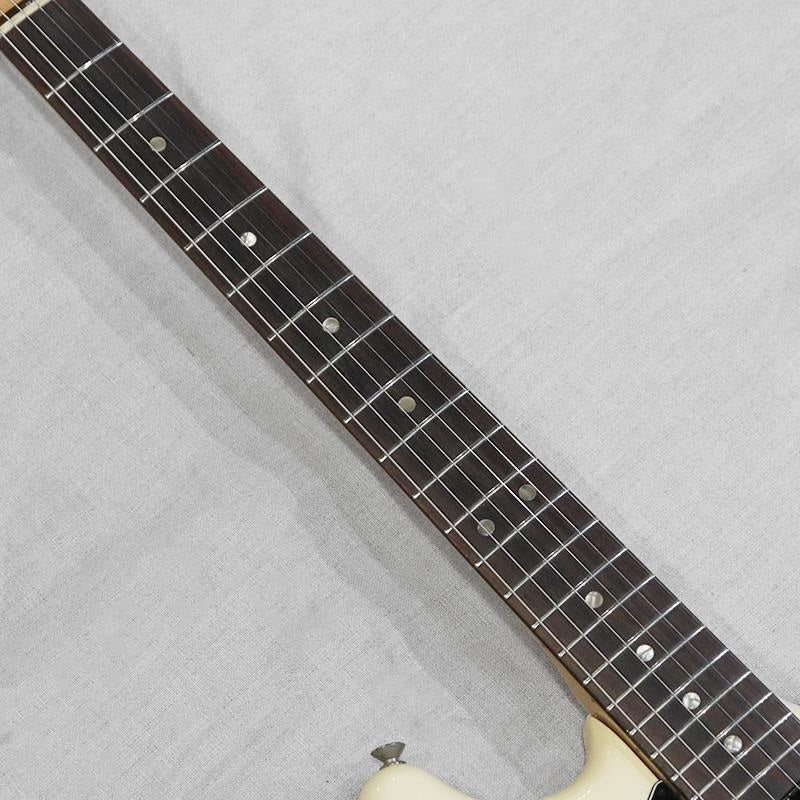 VINTAGE_Musicmaster_'78_OlympicWhite_R_09
