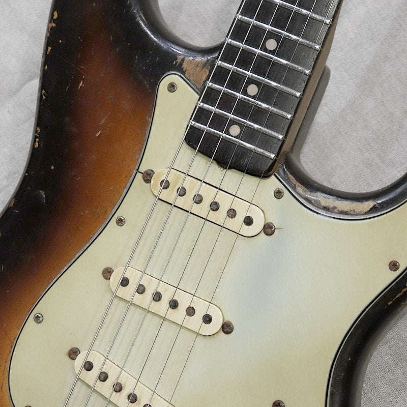 VINTAGE_Stratocaster_'60_Sunburst_R_05