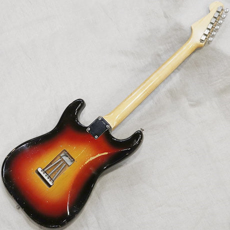 VINTAGE_Stratocaster_'62_Slab_Fingerboard_Sunburst_R_03
