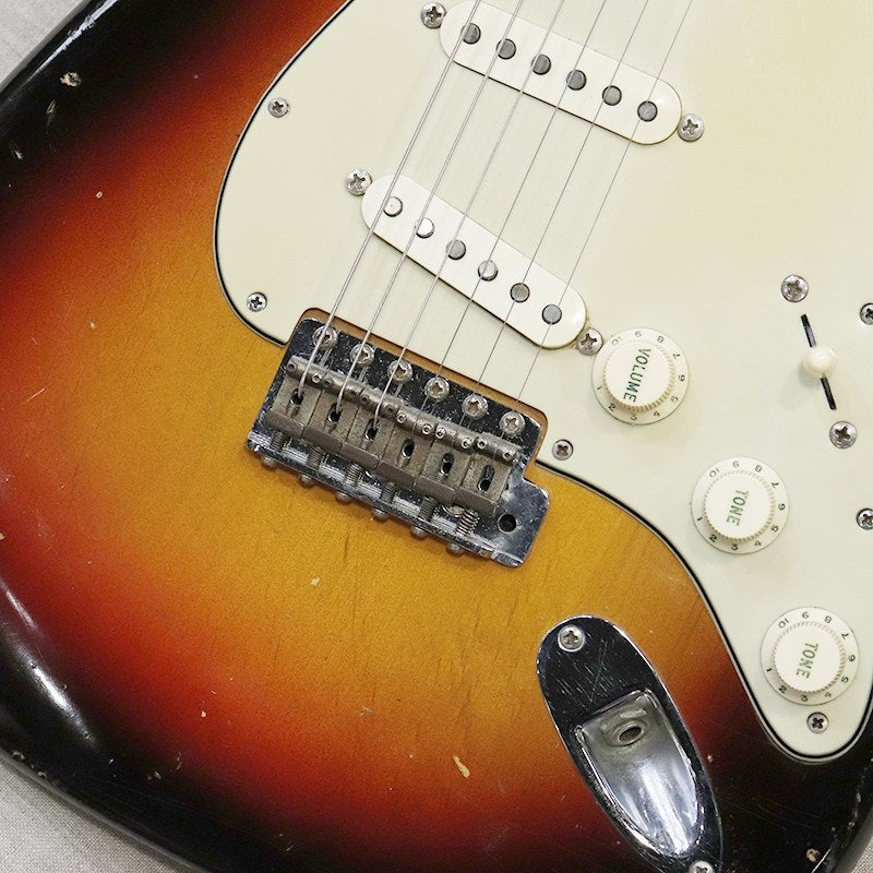 VINTAGE_Stratocaster_'62_Slab_Fingerboard_Sunburst_R_06