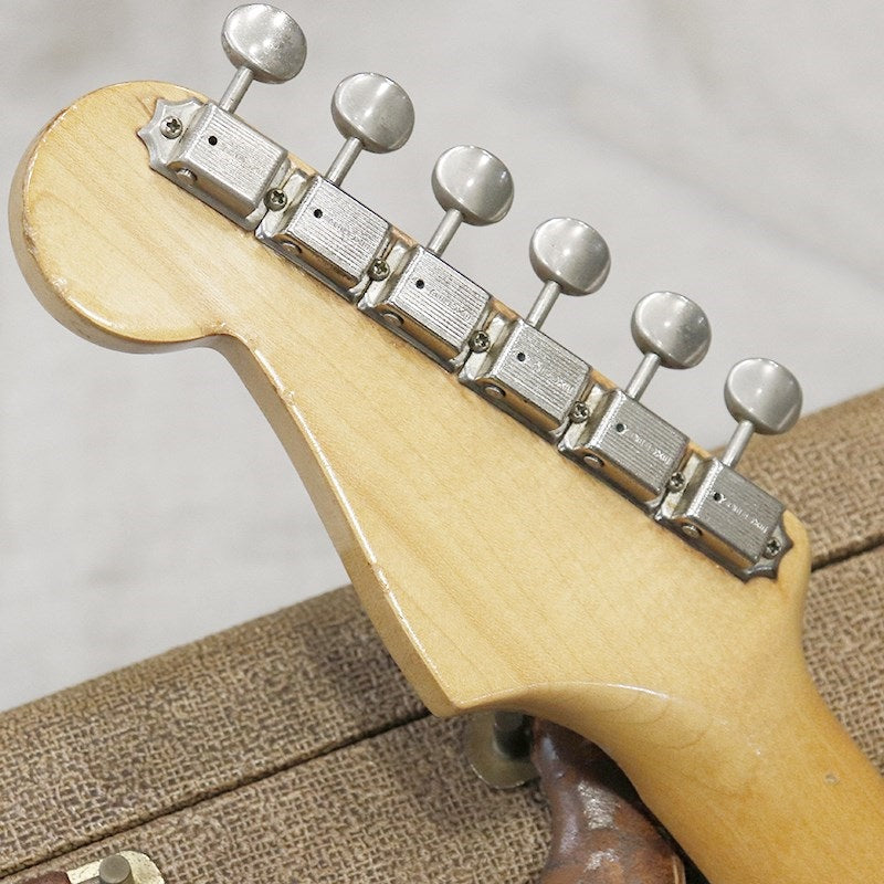 VINTAGE_Stratocaster_'62_Slab_Fingerboard_Sunburst_R_10