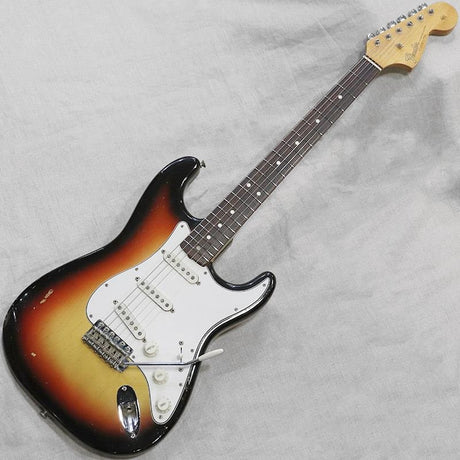 VINTAGE_Stratocaster_'66_Sunburst_R_01