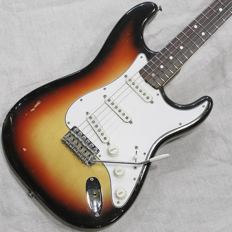 VINTAGE_Stratocaster_'66_Sunburst_R_02