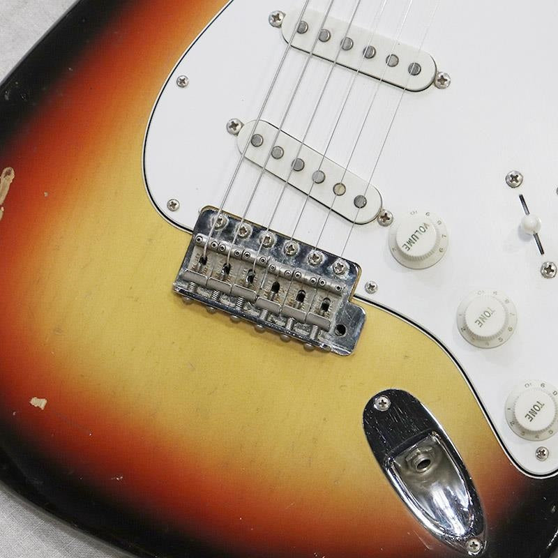 VINTAGE_Stratocaster_'66_Sunburst_R_05
