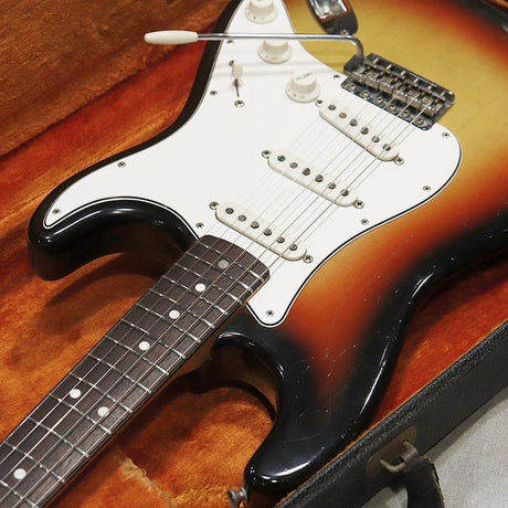 VINTAGE_Stratocaster_'66_Sunburst_R_06