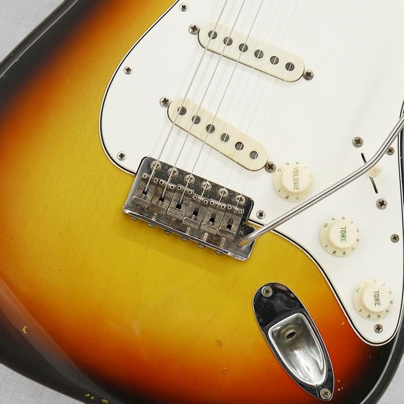 VINTAGE_Stratocaster_'67_Sunburst_R_05