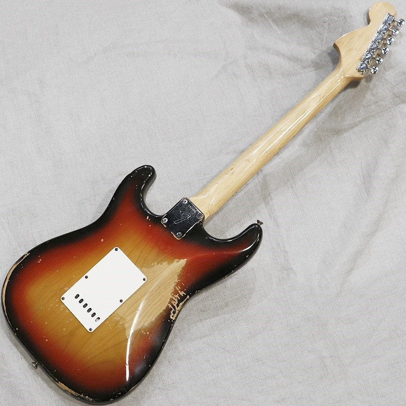 VINTAGE_Stratocaster_'70_Sunburst_R_03