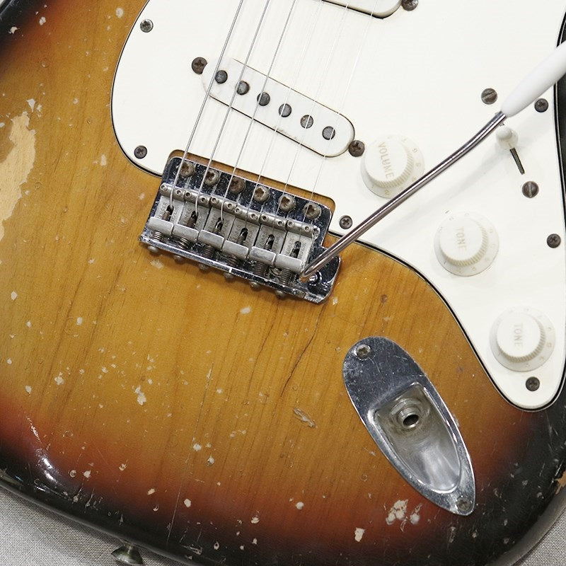 VINTAGE_Stratocaster_'70_Sunburst_R_05