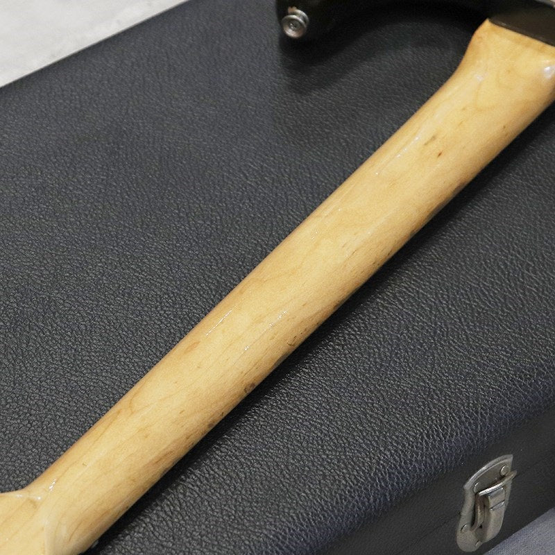 VINTAGE_Stratocaster_'70_Sunburst_R_08