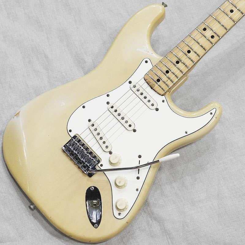 VINTAGE_Stratocaster_'74_Blond_M_02