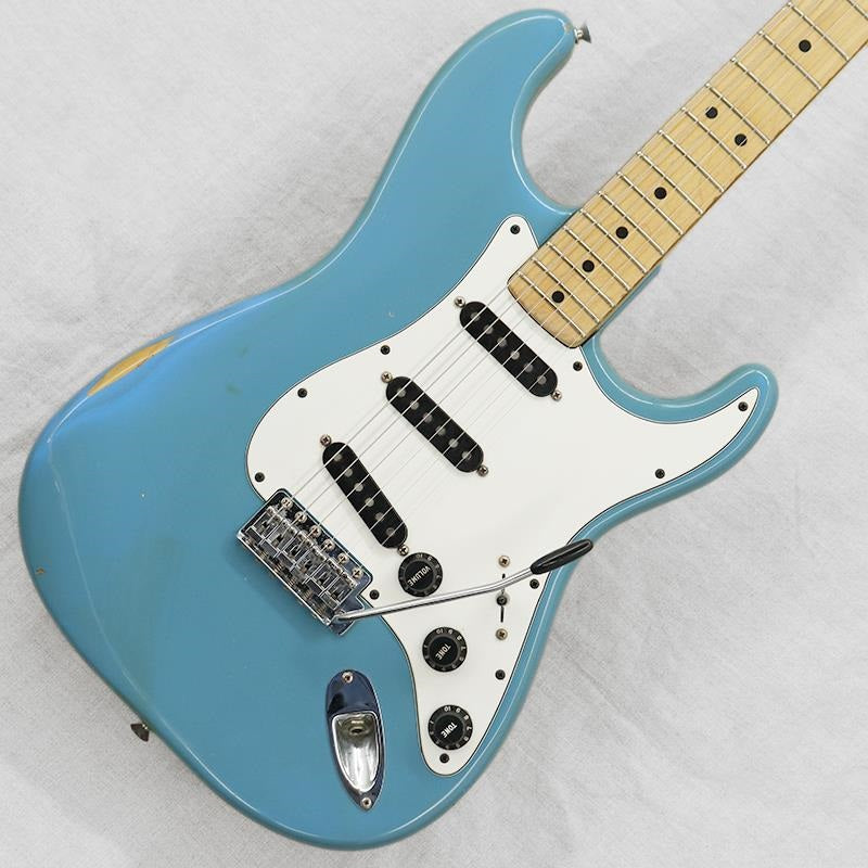 VINTAGE_Stratocaster_'81_MauiBlue_M_02