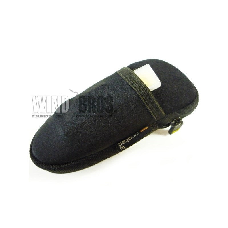 Vandoren_Alto_Soprano_Saxophone_Mouthpiece_Pouch_P200_02