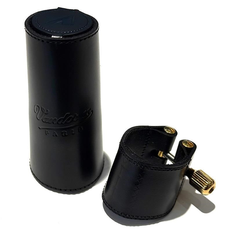 Vandoren_Leather_Tenor_Saxophone_Ligature_(with_Leather_Cap)_LC28L_01