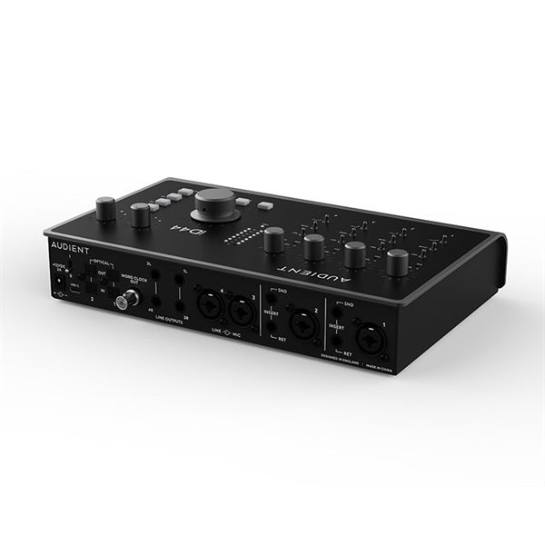 iD44mkII_(Audio_Interface)_with_USB-C_and_Loopback_03